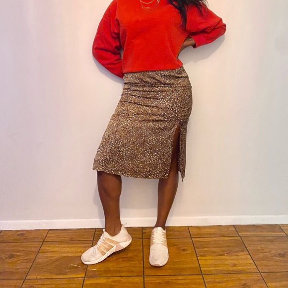 Women’s leopard print skirt with side slit - Picture 2 of 3